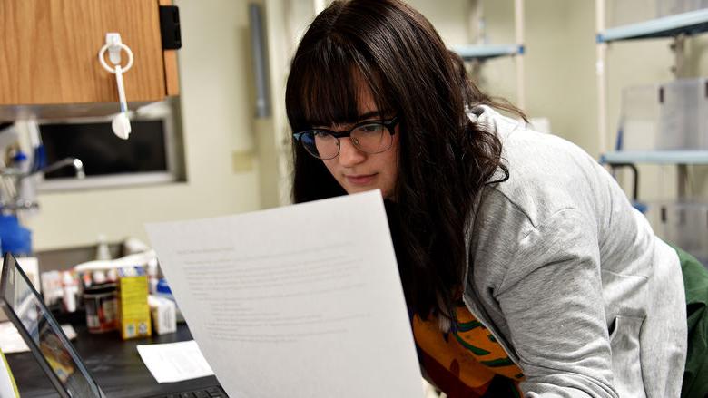 Chloe Mazza doing work in a biology lab